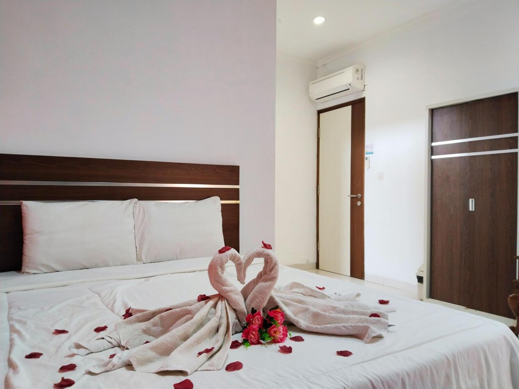 Hotel Dejati House Bekasi Exterior foto