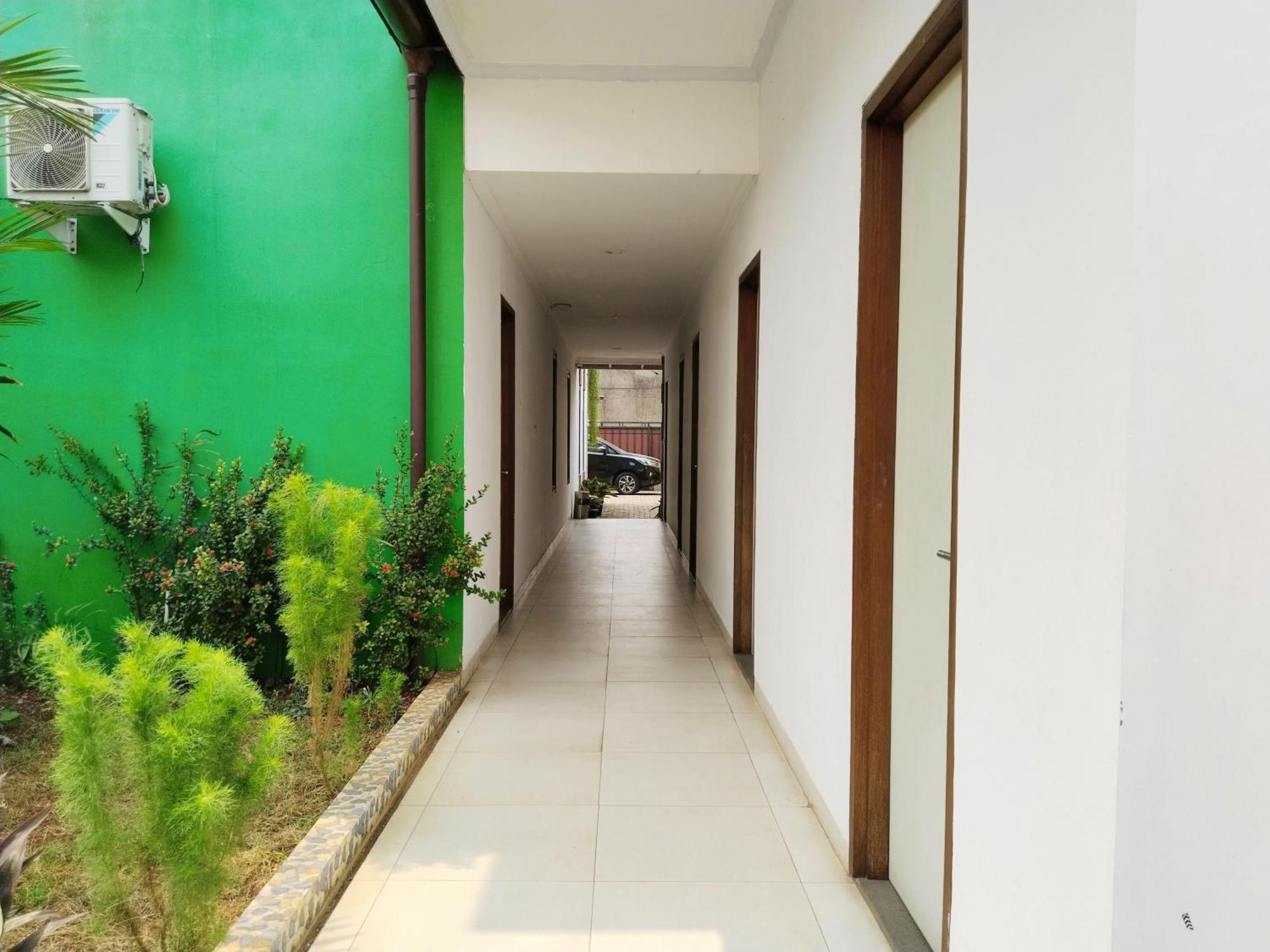 Hotel Dejati House Bekasi Exterior foto