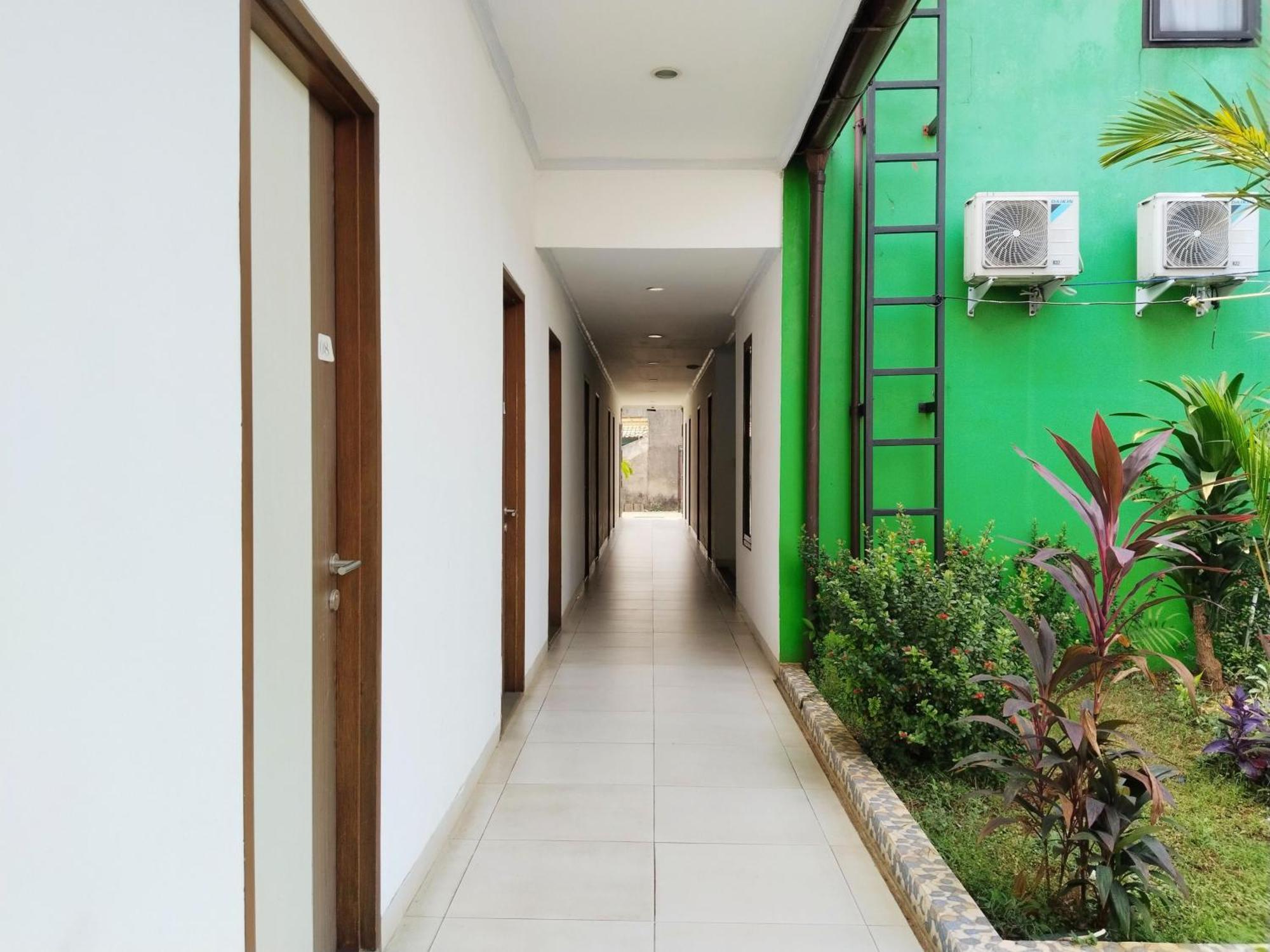 Hotel Dejati House Bekasi Exterior foto