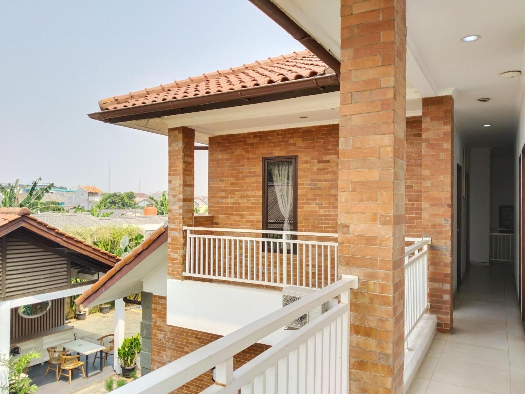 Hotel Dejati House Bekasi Exterior foto