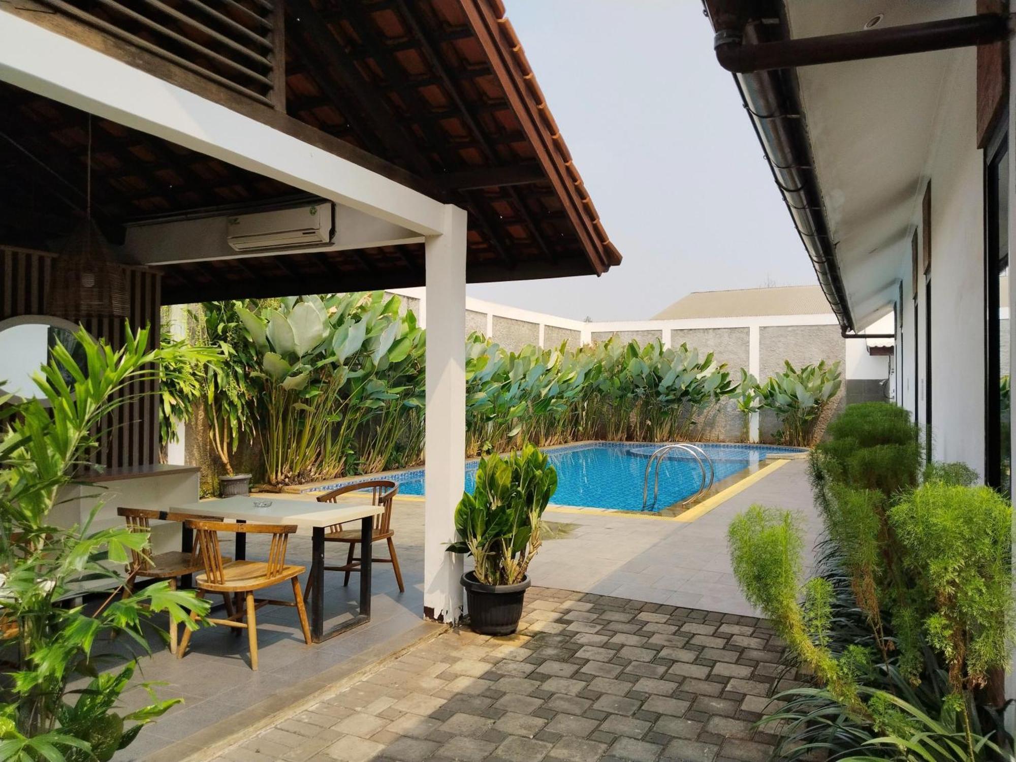 Hotel Dejati House Bekasi Exterior foto