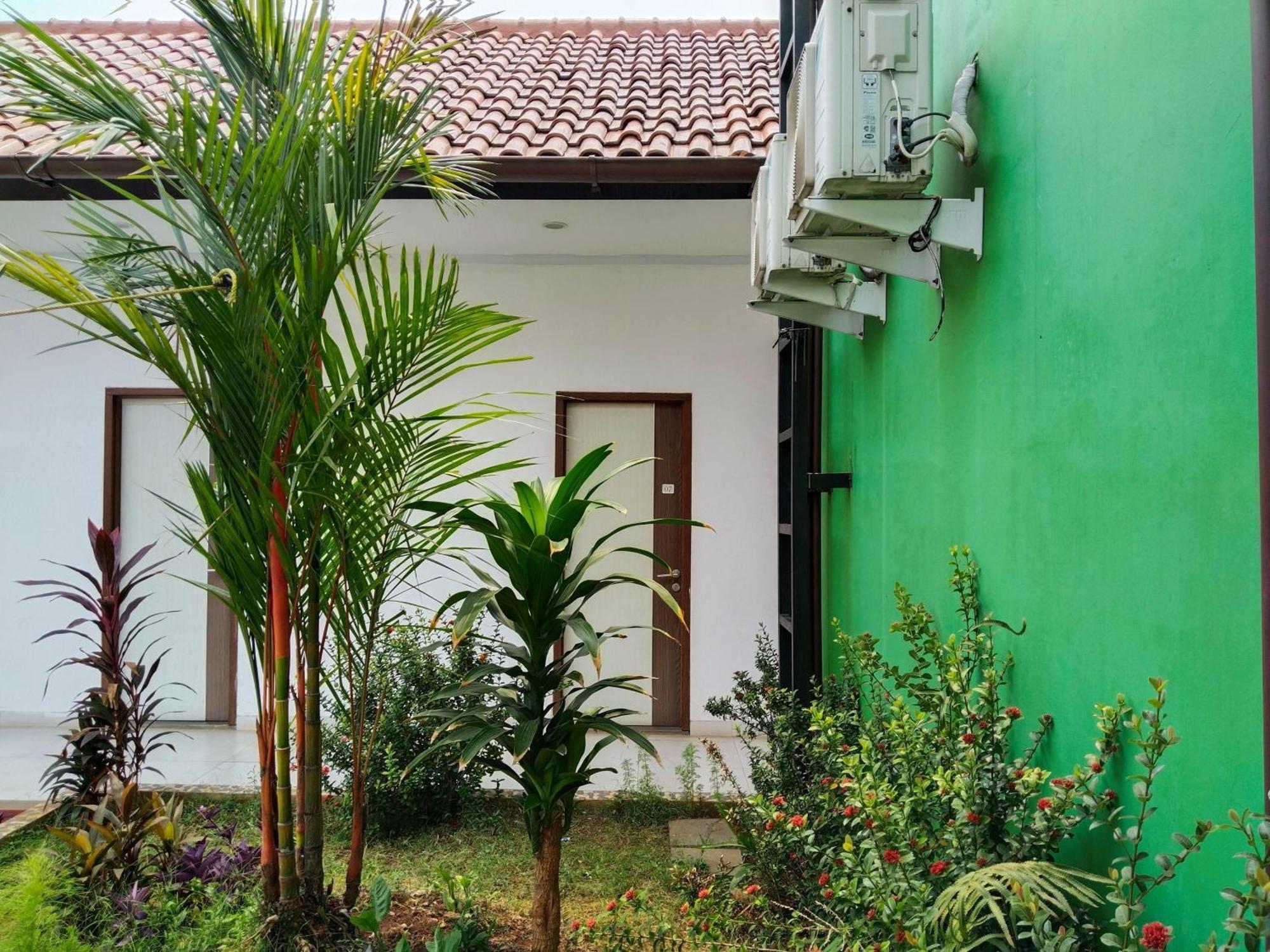 Hotel Dejati House Bekasi Exterior foto