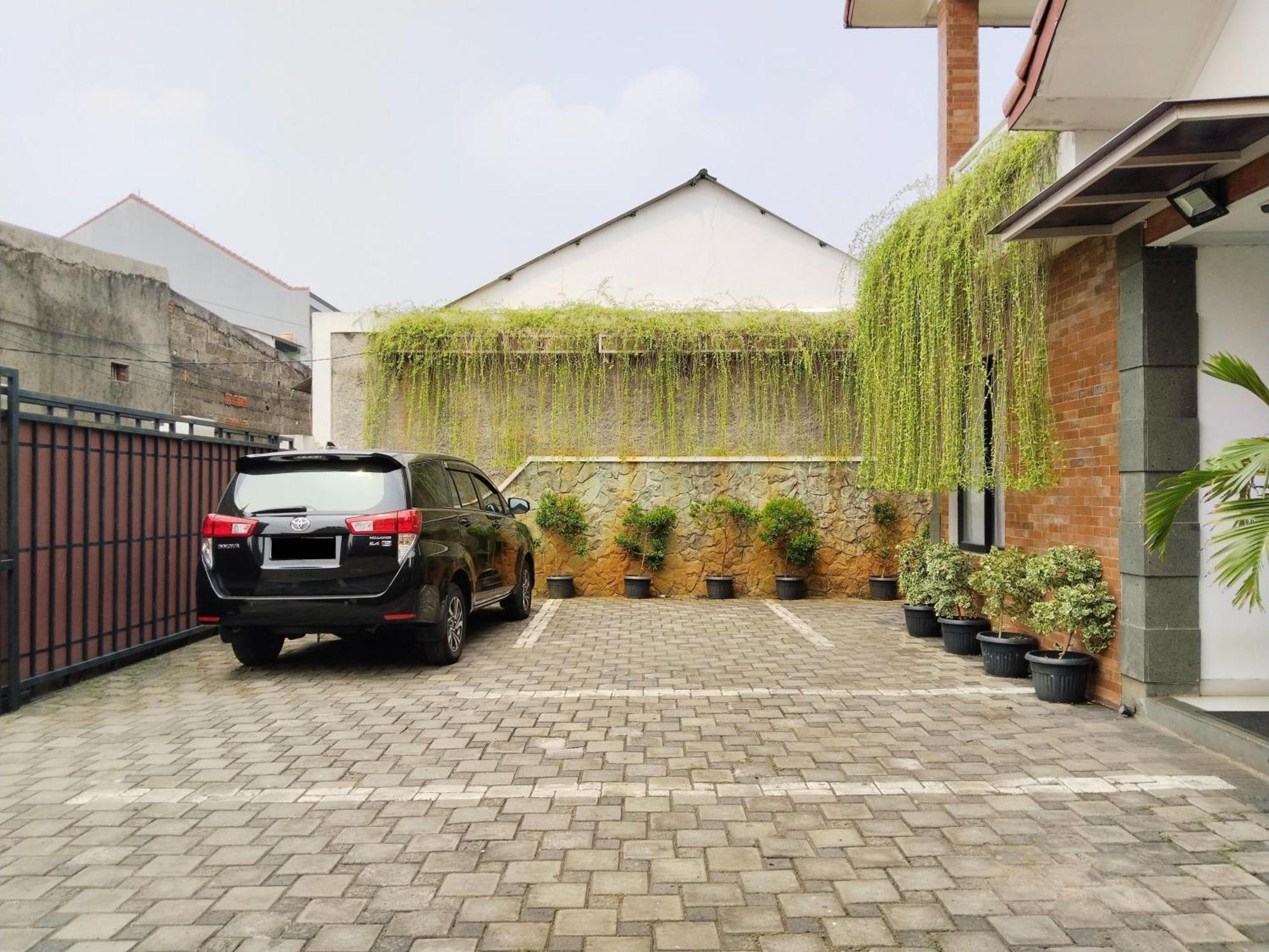 Hotel Dejati House Bekasi Exterior foto